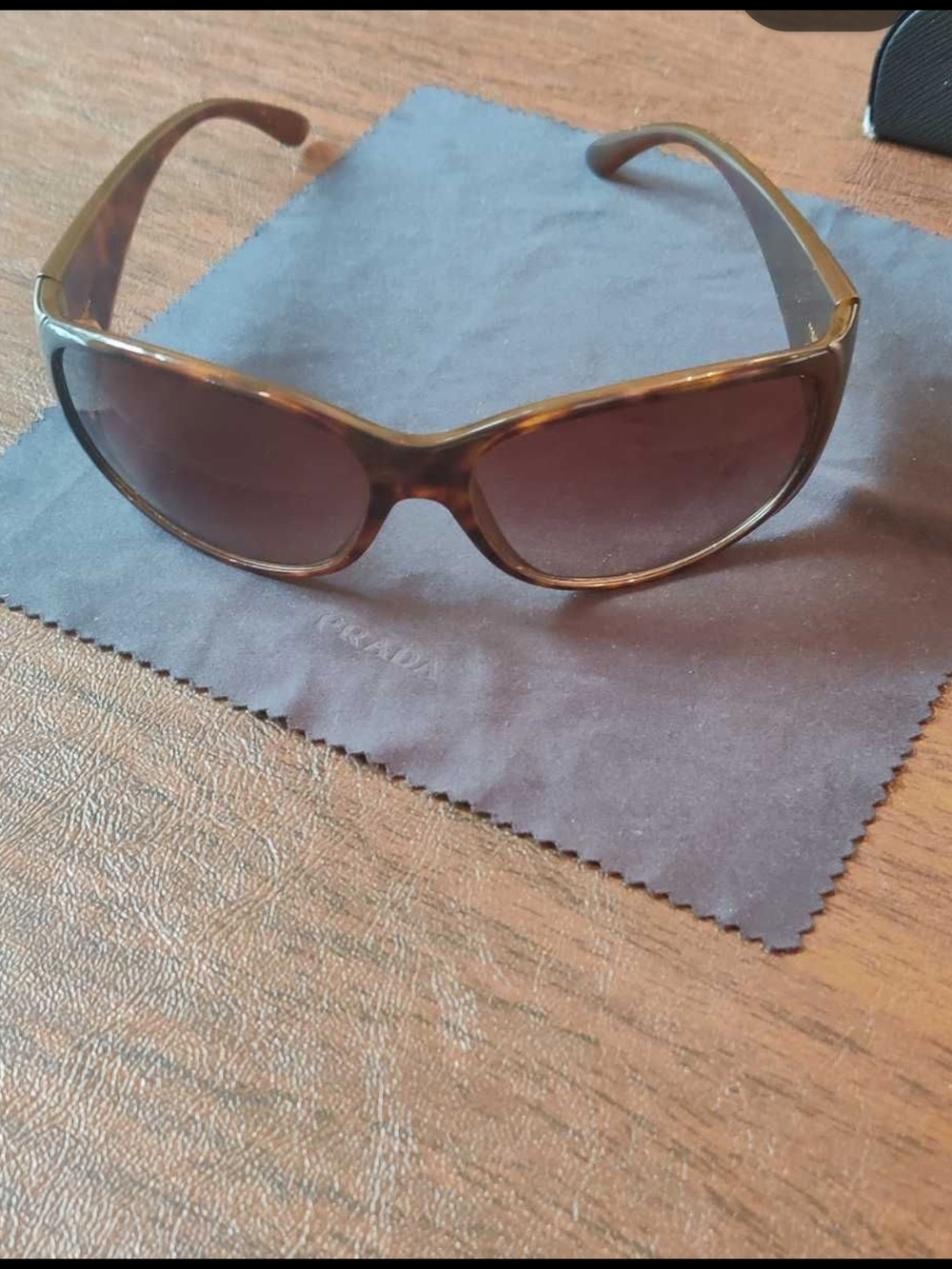 AUTHENTICATED ๐ค Prada Tortoiseshell Oversized Sunglasses + Case & COA - Picture 14 of 16